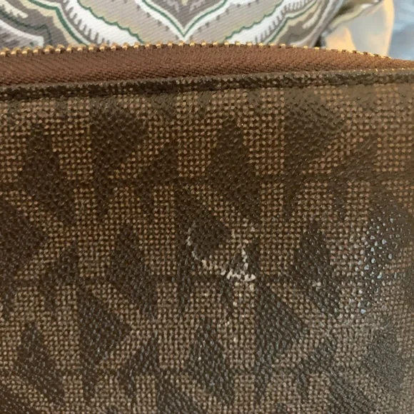 Michael Kors wristlet. - Picture 5 of 5